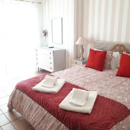 Golfinho Guest house *