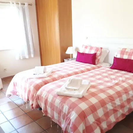 Golfinho Guest house *