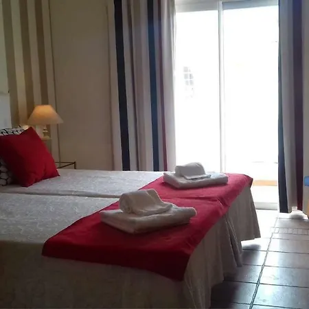 Golfinho Guest house *